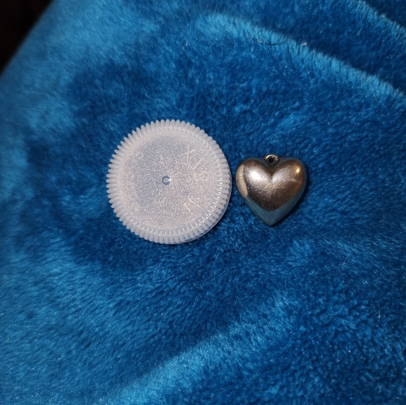 Retired James Avery Puff Heart Charm - Picture 3 of 3